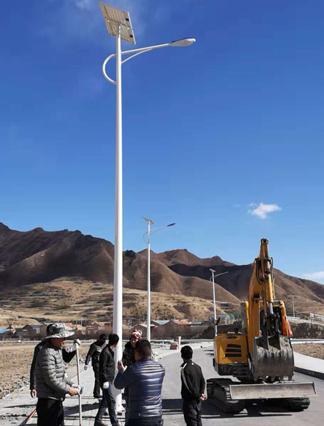 甘南碌曲10米墨玉太阳能路灯项目