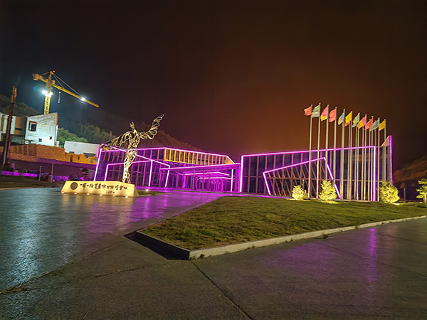 城市亮化是现代城市建设的重要组成部分，它不仅可以美化城市的夜景，还能提升城市的整体形象。随着科技的不断进步，城市亮化也得到了更多的关注和创新。本文将介绍一些关于城市亮化的创意和技术，帮助读者了解墨玉城市亮化的重要性以及如何进行墨玉城市亮化的规划和实施。