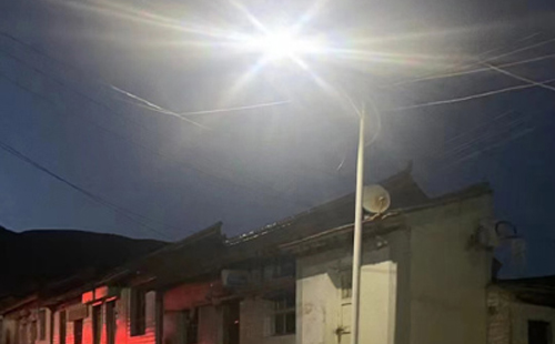 农村院子里最适合的墨玉太阳能路灯亮度与安装要点